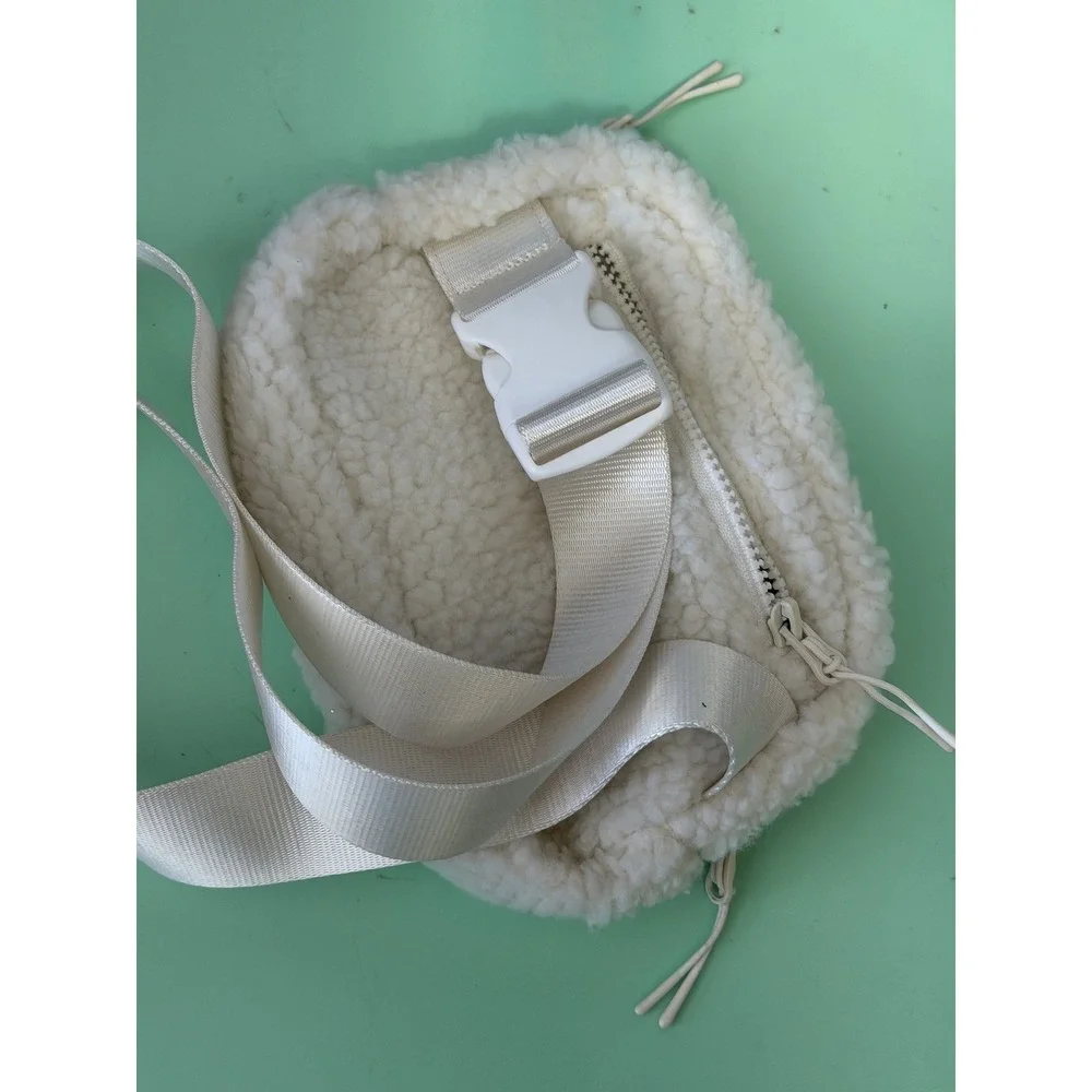 Fabletics Sherpa Fleece‎ Belt Bag Fanny Pack White Adjustable Strap
